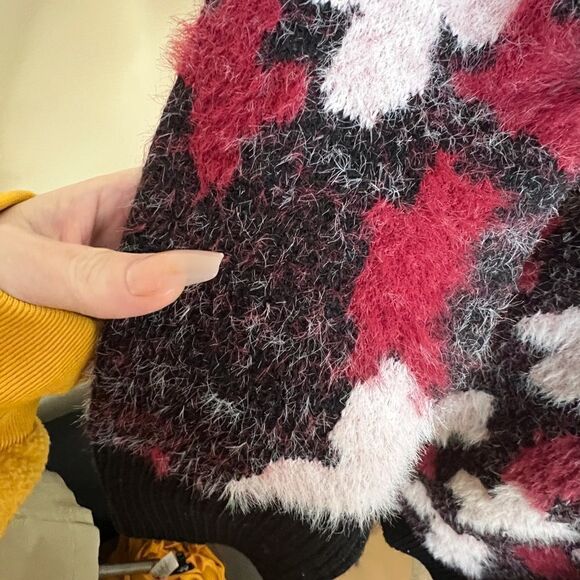 Walking sweater. Lane Bryant with black Burgundy and a creamy light pink - Picture 7 of 8